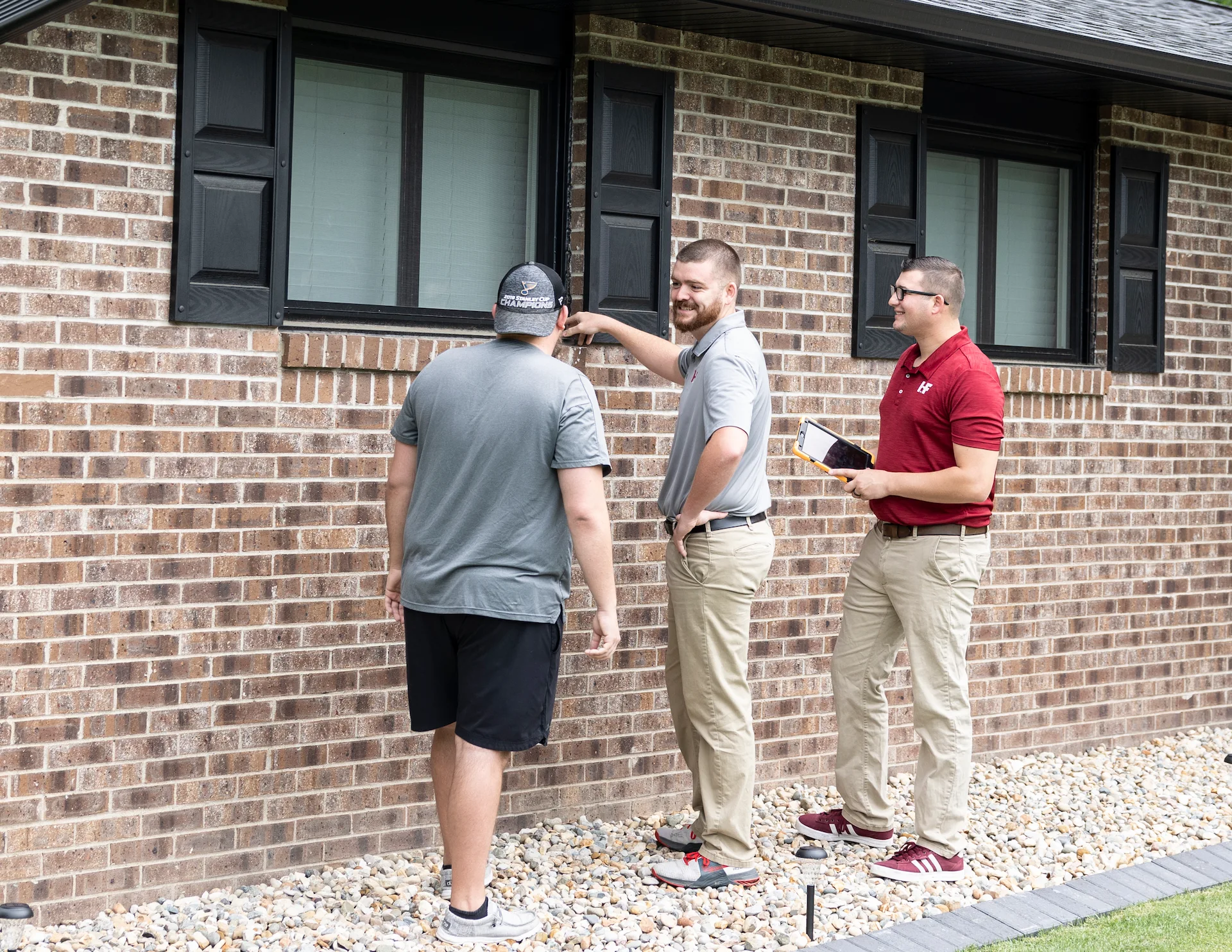 client discussing windows with h&f employees